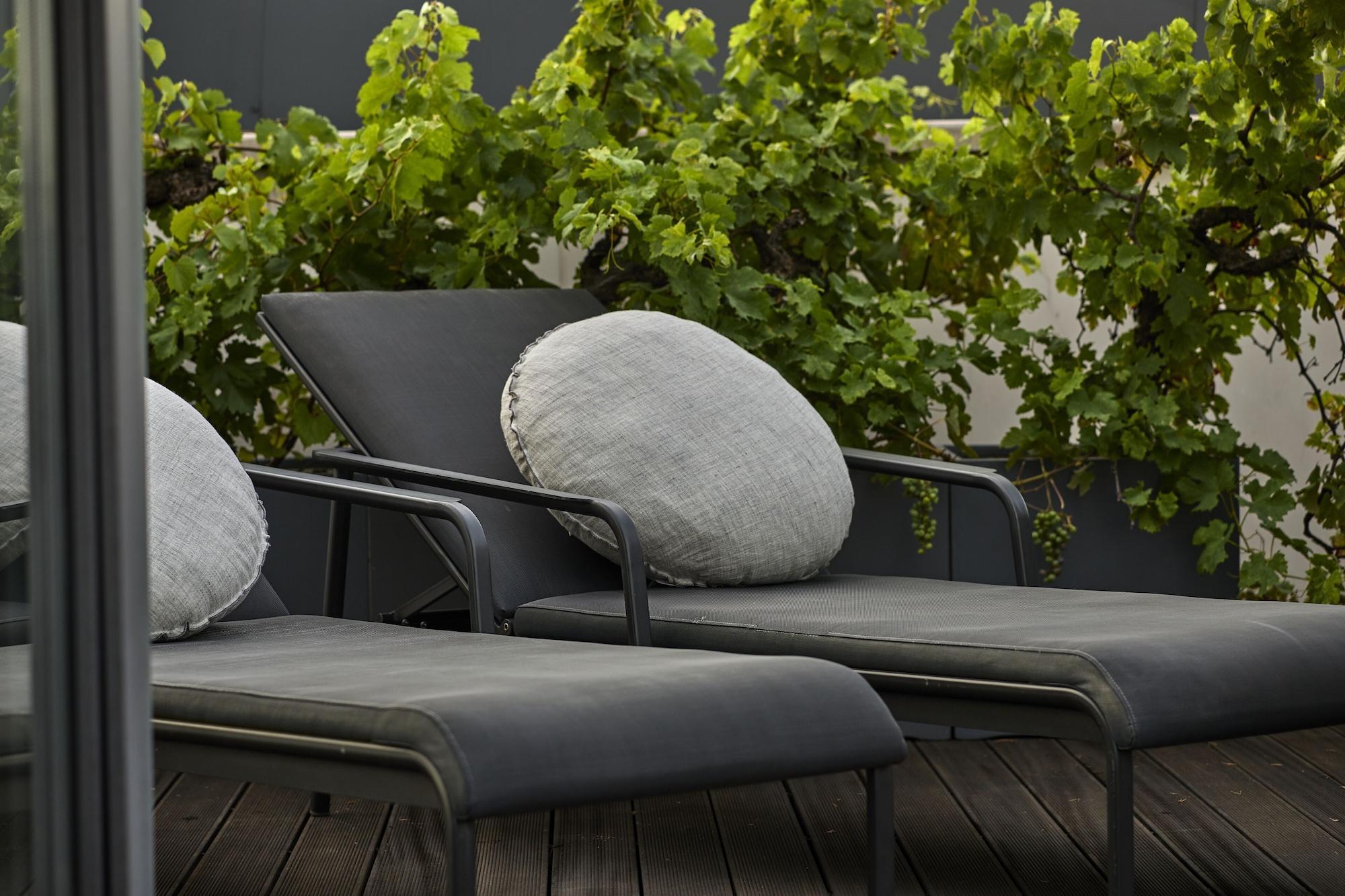 H15 Boutique Hotel, Warsaw, A Member Of Design Hotels Exteriér fotografie Vines on a balcony