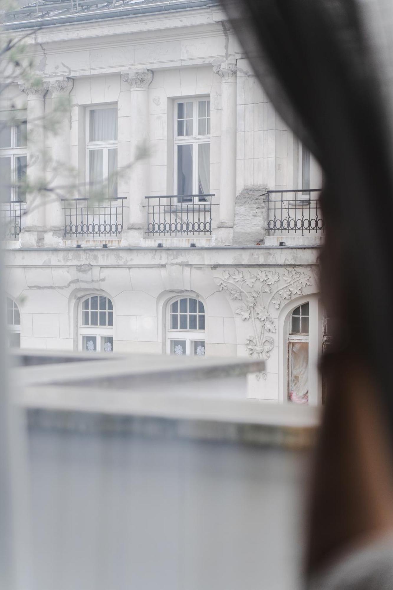 H15 Boutique Hotel, Warsaw, A Member Of Design Hotels Exteriér fotografie The courtyard of the museum